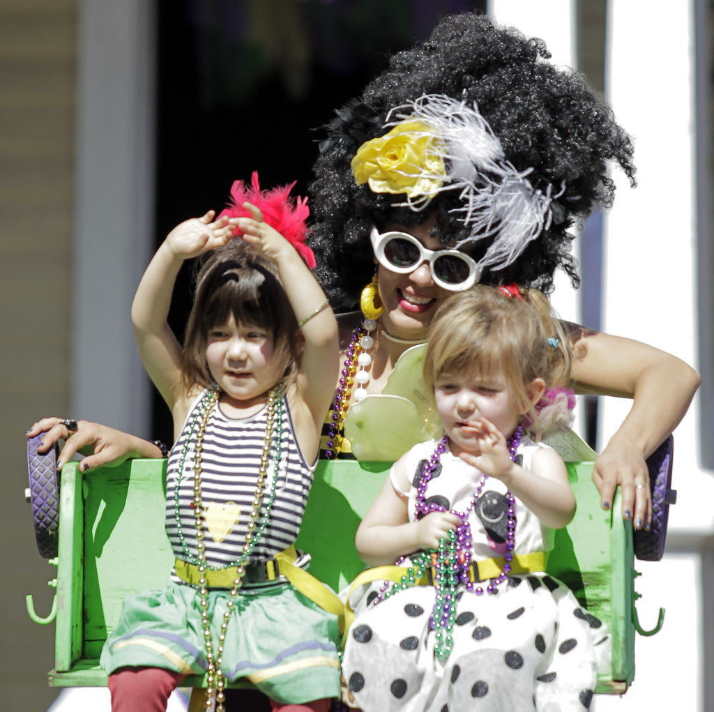 Mardi Gras fun on Sunday: Our favorite photos